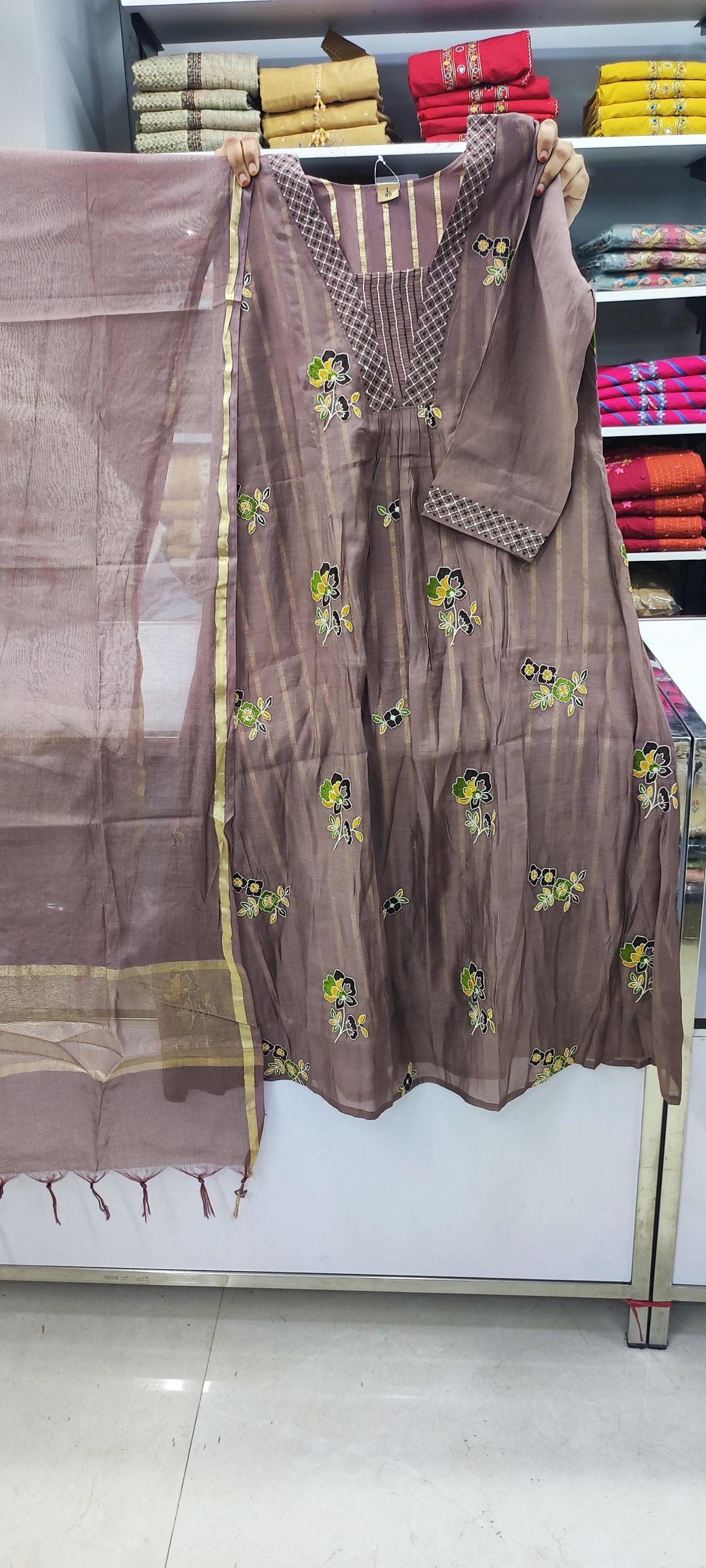 Aline Set - Mal Chanderi - Onion V Neck