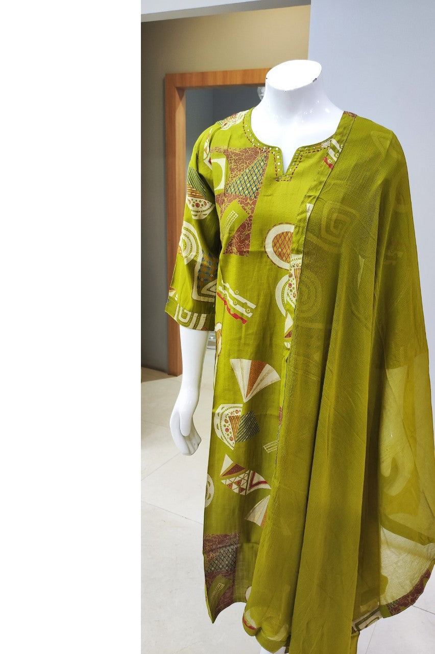 Casual Wear Kurti Set paired with Chiffon Dupatta
