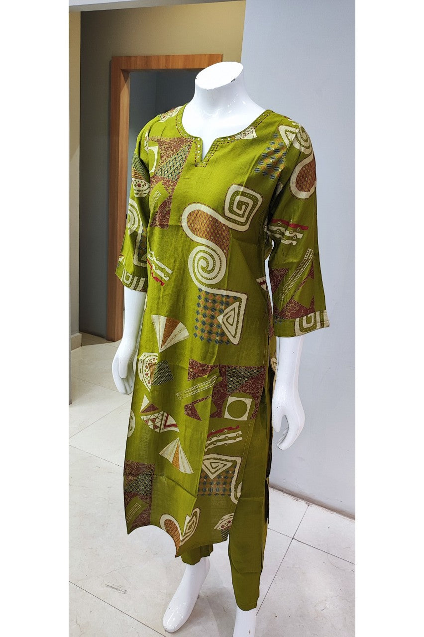 Casual Wear Kurti Set paired with Chiffon Dupatta