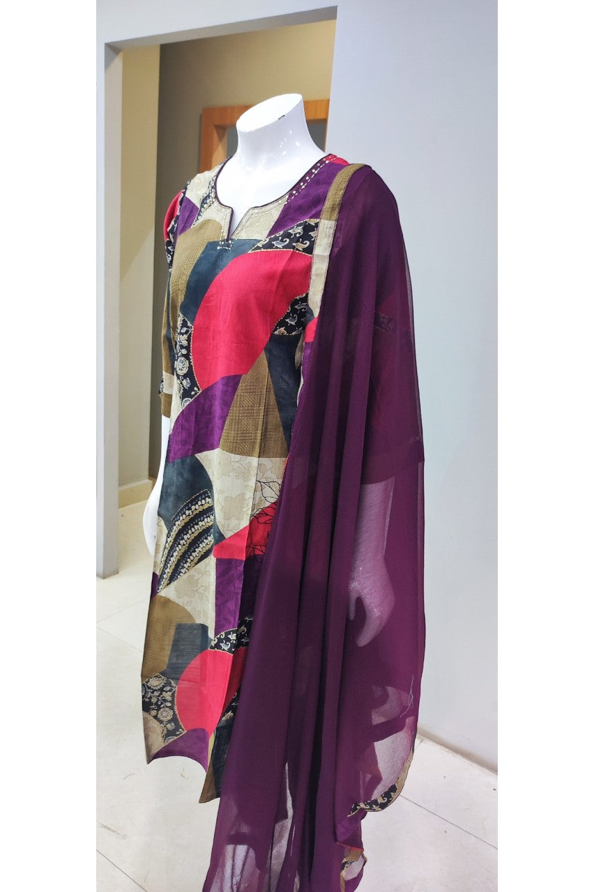 Casual Wear Kurti Set paired with Chiffon Dupatta