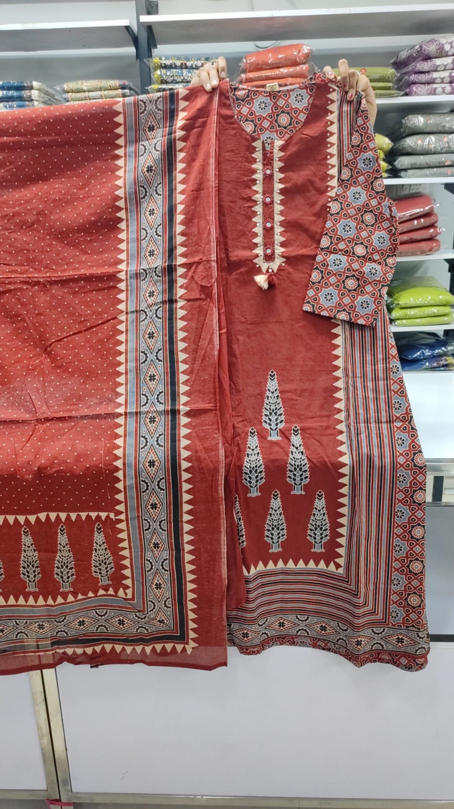 Kurti Set - Red Color - Aplic